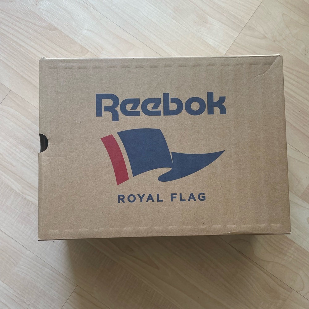 Black Classic Reeboks - Picture 5 of 6